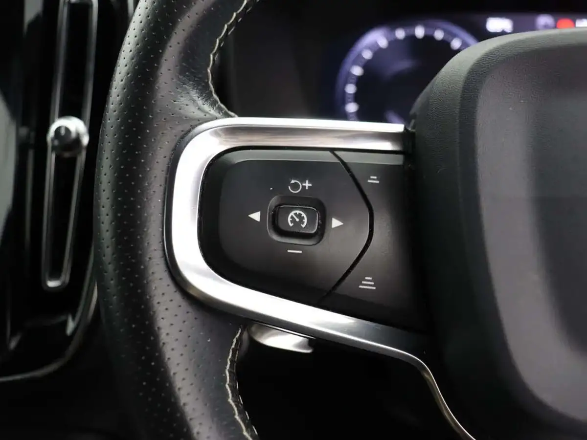 2019-volvo-xc40-20-t4-r-design-pro-awd-big-32
