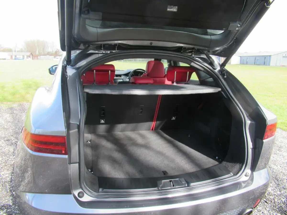 2019-jaguar-e-pace-20-i4-r-dynamic-se-249ps-big-8
