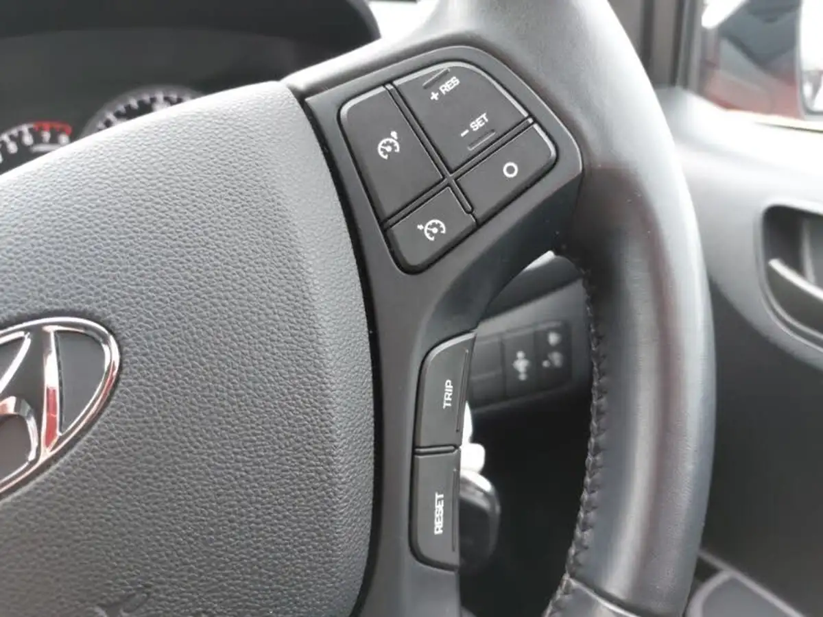2020-hyundai-i10-10-play-big-15