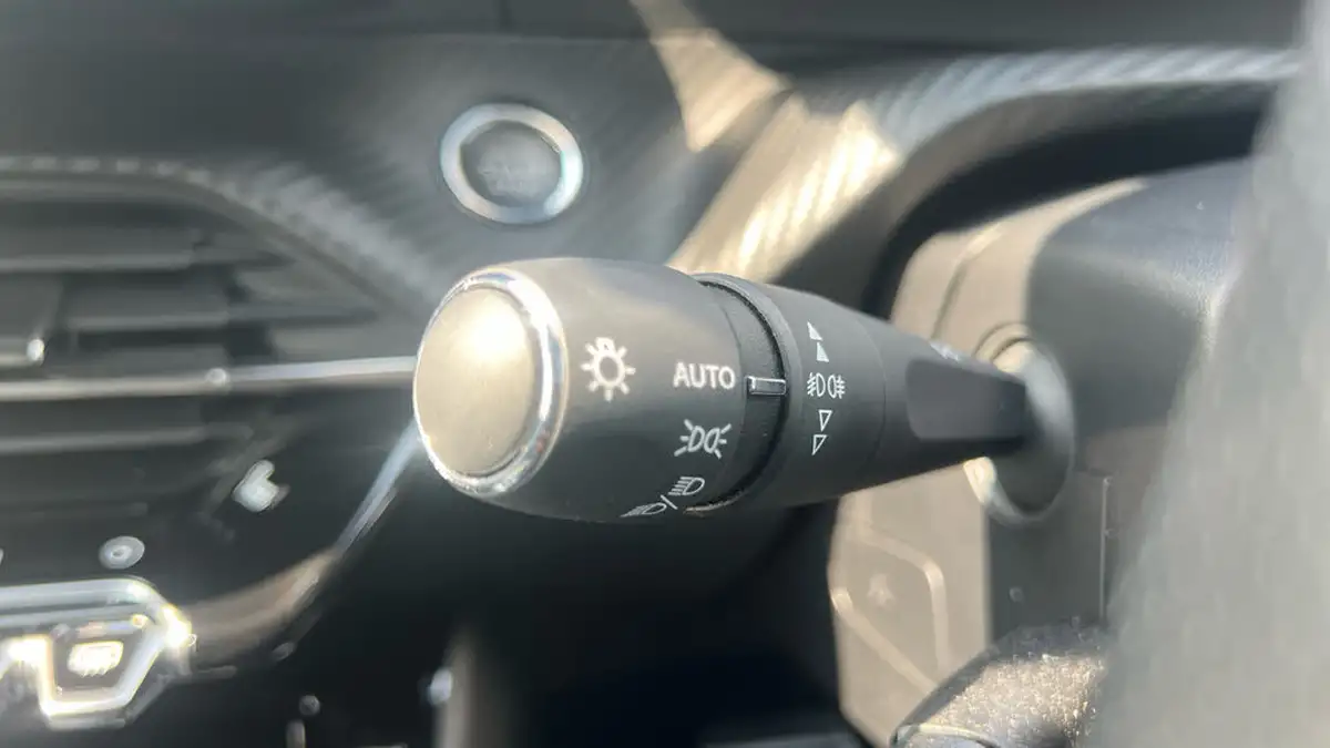 2021-peugeot-2008-suv-e-gt-big-26