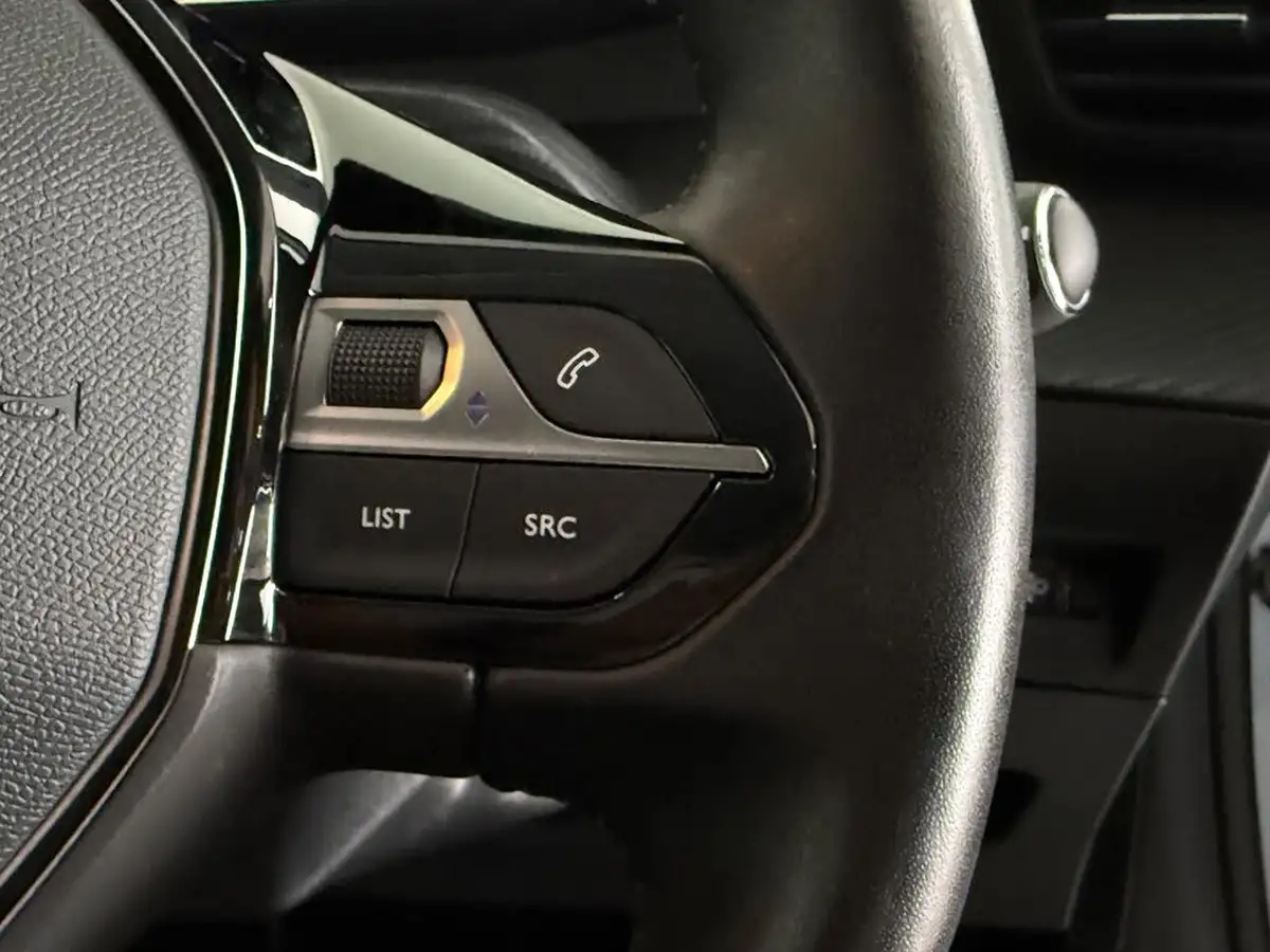 2020-peugeot-208-12-puretech-allure-100bhp-big-23