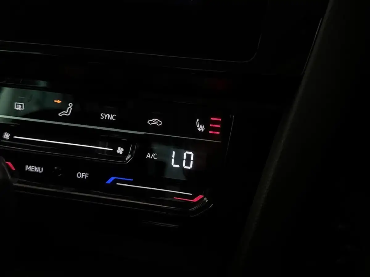2021-volkswagen-passat-14-tsi-gte-saloon-4d-big-33