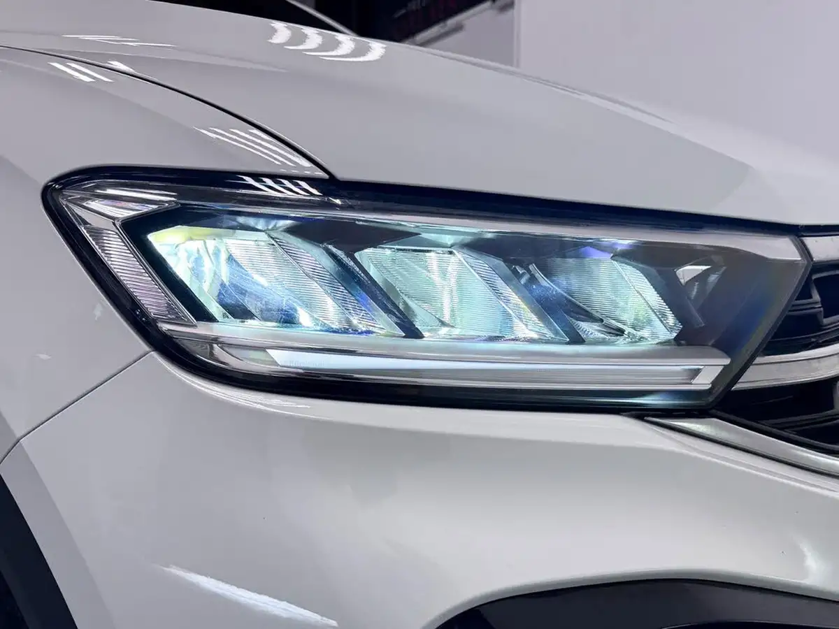 2024-volkswagen-t-roc-15-tsi-r-line-hatchback-5d-dsg-big-17