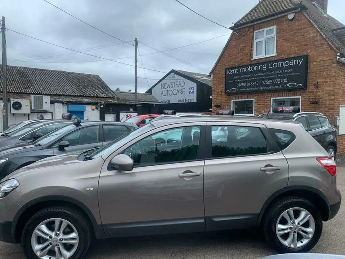 2012-nissan-qashqai-16-acenta-big-8