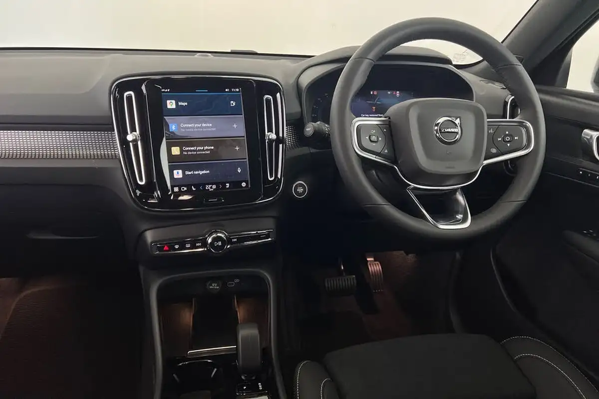 2024-volvo-xc40-big-28