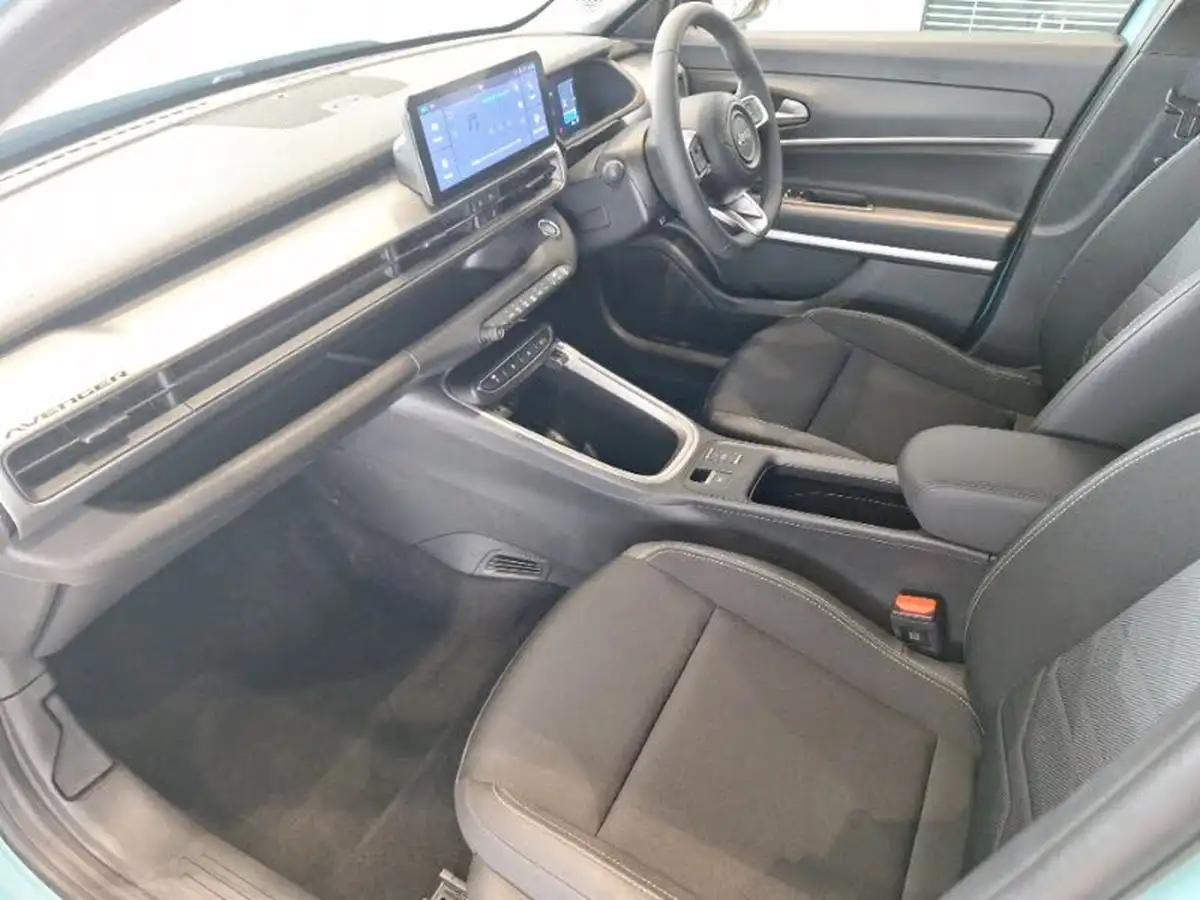 2024-jeep-avenger-e-summit-big-4