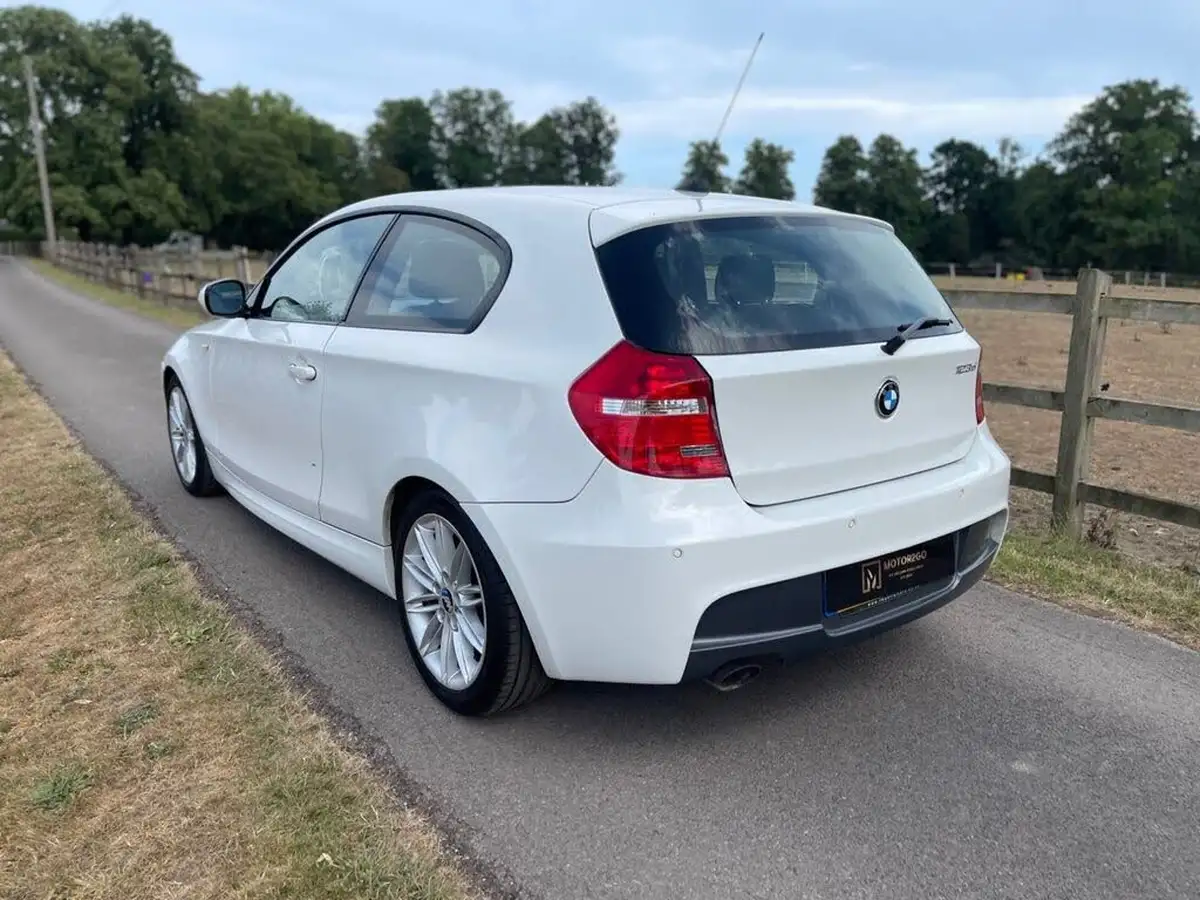 2011-bmw-1-series-20td-123d-m-sport-hatchback-3d-big-3