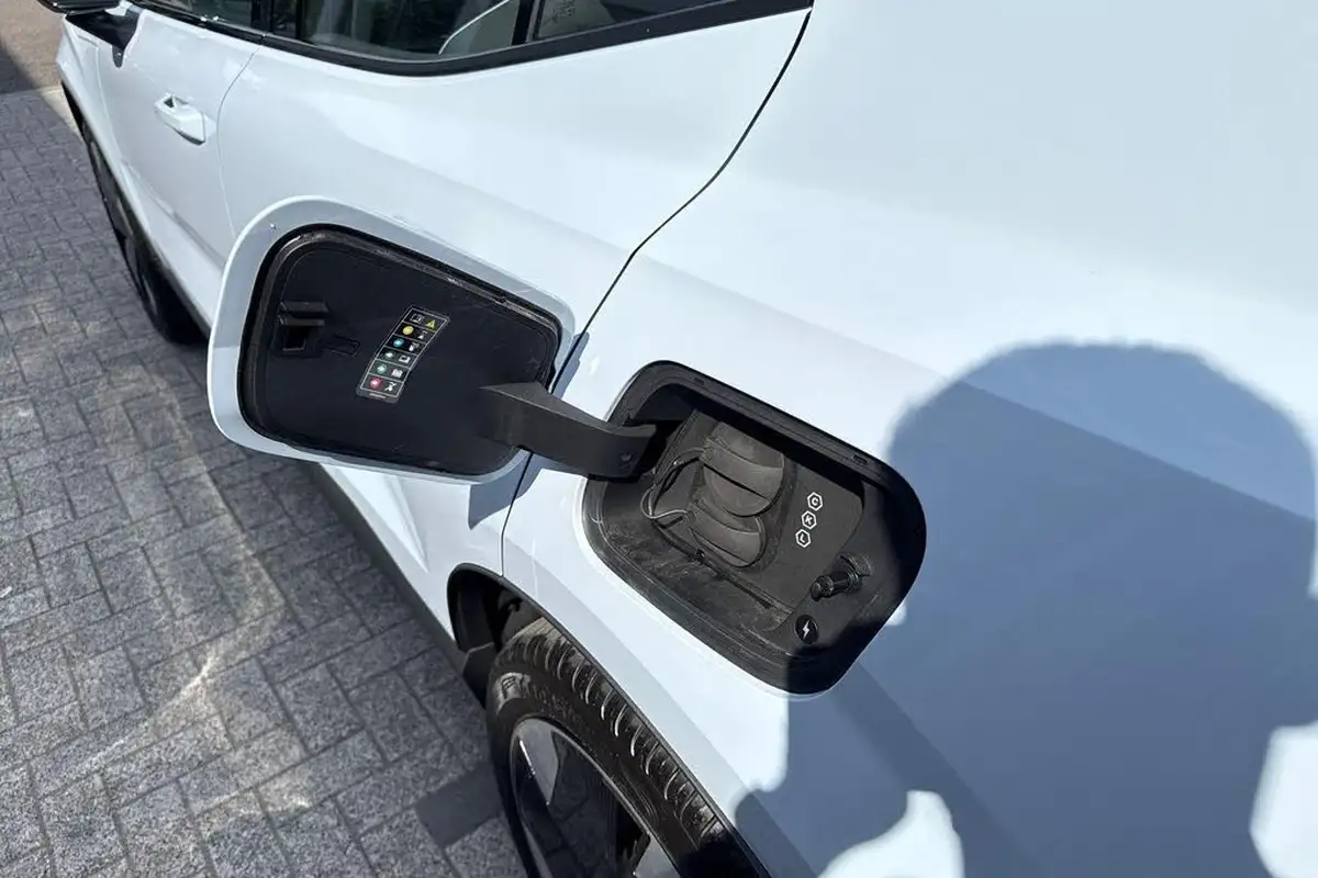 2025-volvo-ex30-e-twin-plus-big-17