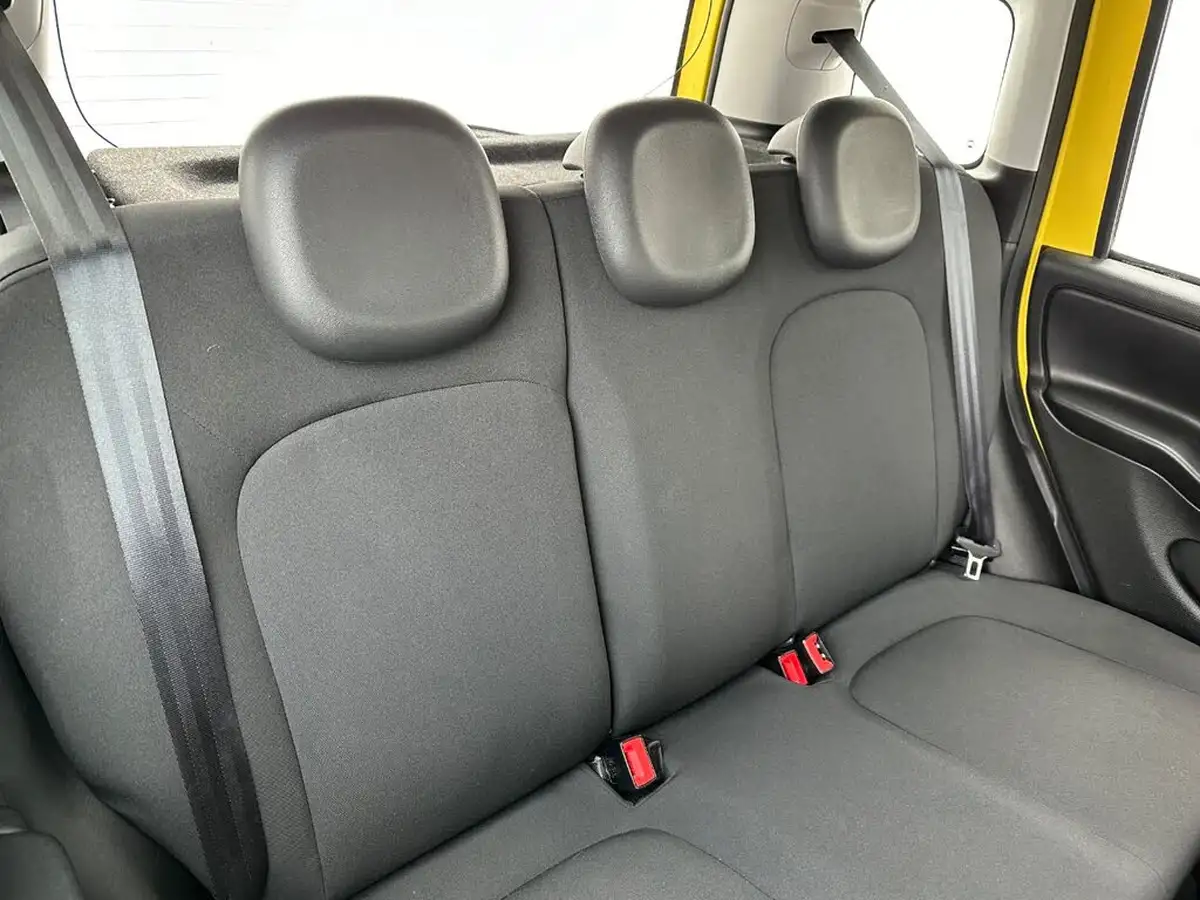 2019-fiat-panda-09-waze-4x4-big-8