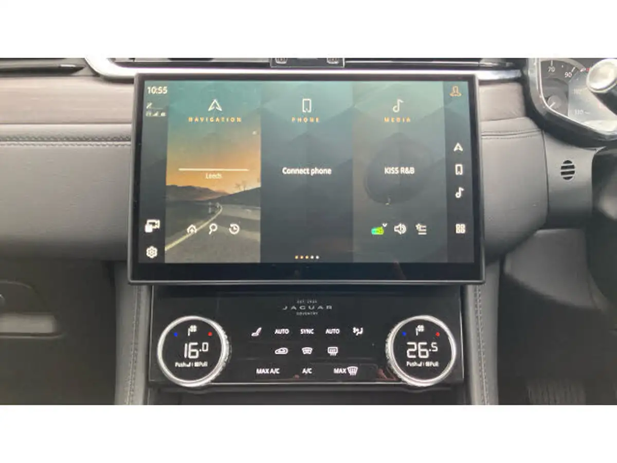 2021-jaguar-f-pace-20-d200-s-mhev-big-13