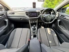 2020-volkswagen-t-roc-15-tsi-se-small-2