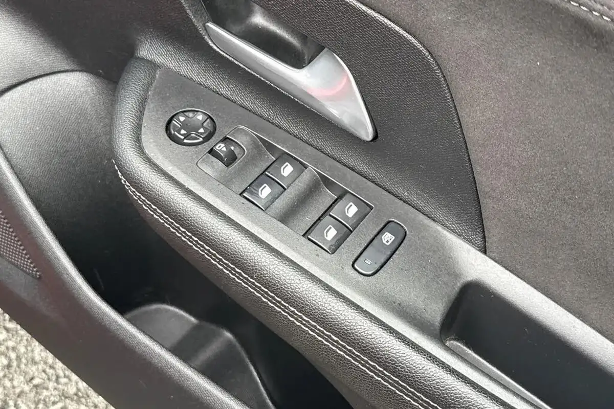 2022-vauxhall-mokka-e-ultimate-big-20