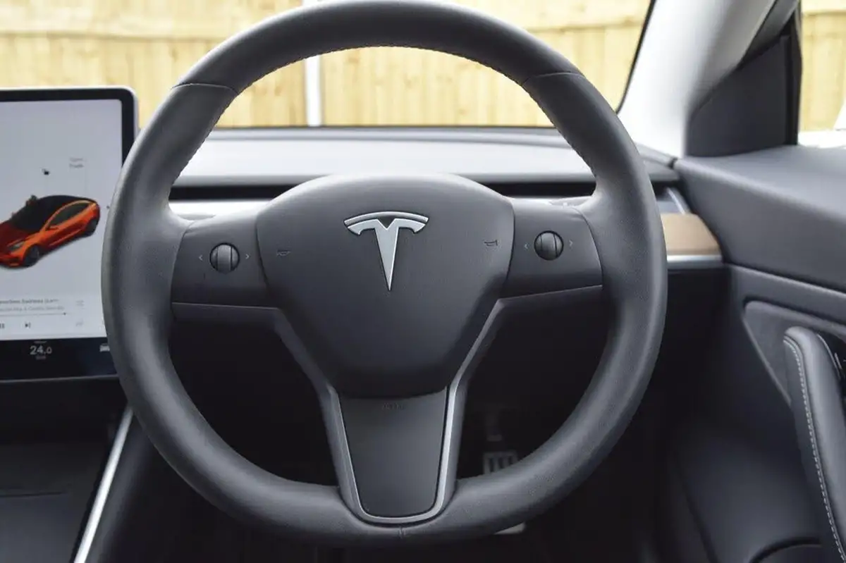2020-tesla-model-3-e-performance-big-45