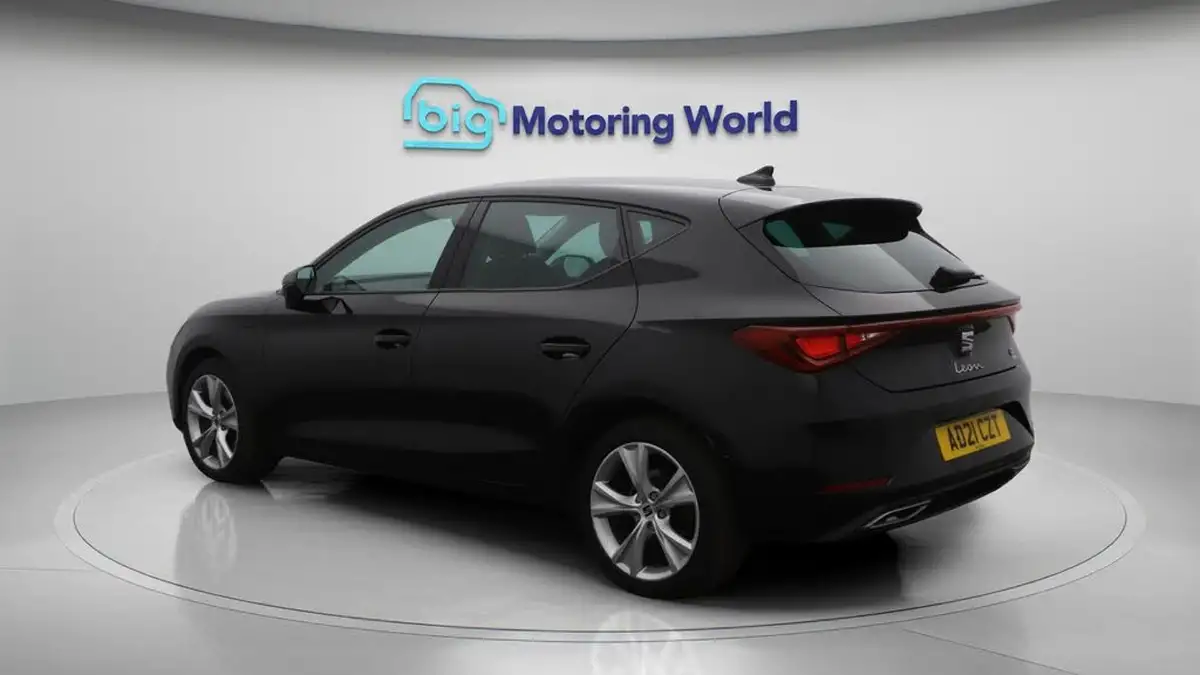 2021-seat-leon-14-e-hybrid-fr-hatchback-big-5