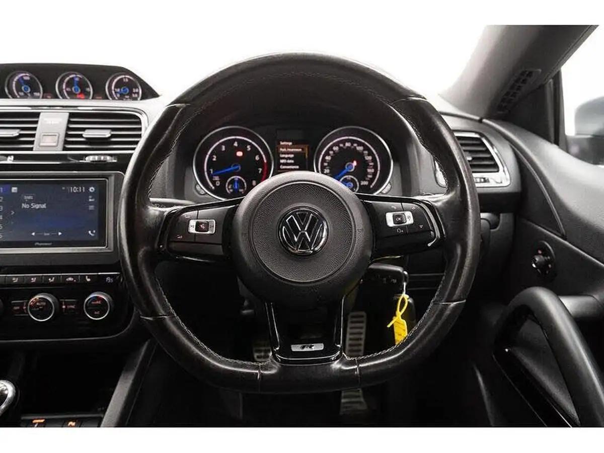 2017-volkswagen-scirocco-20-tsi-r-bmt-big-31