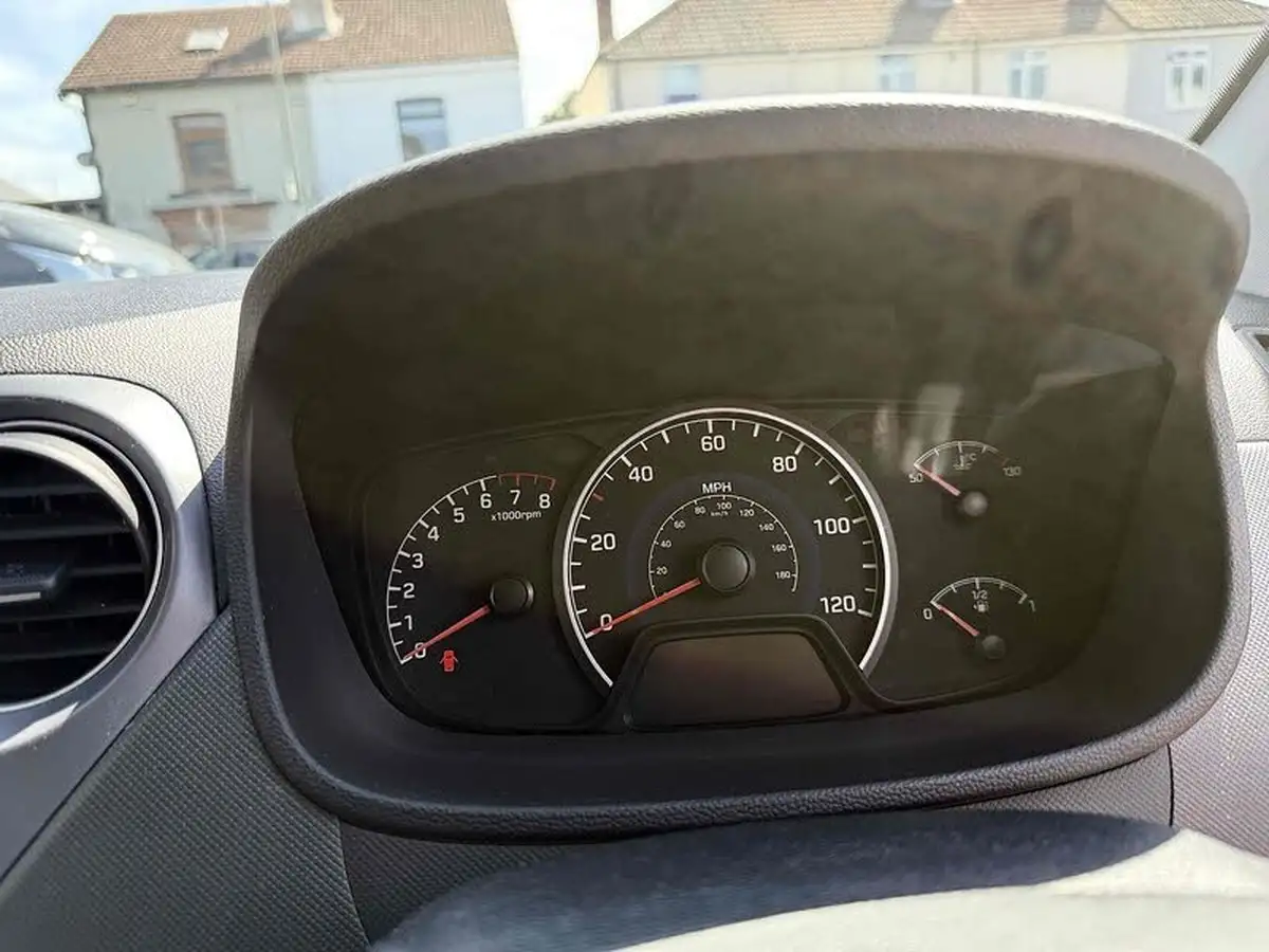 2019-hyundai-i10-10-se-67ps-big-16