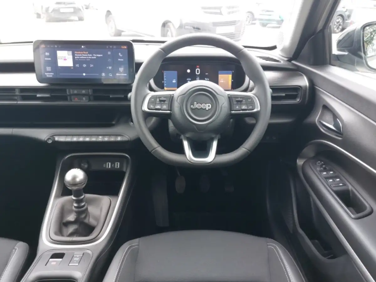 2024-jeep-avenger-12-gse-altitude-big-11