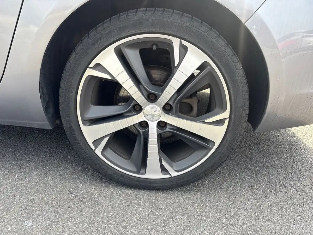 2018-peugeot-308-sw-12-puretech-gt-line-big-16