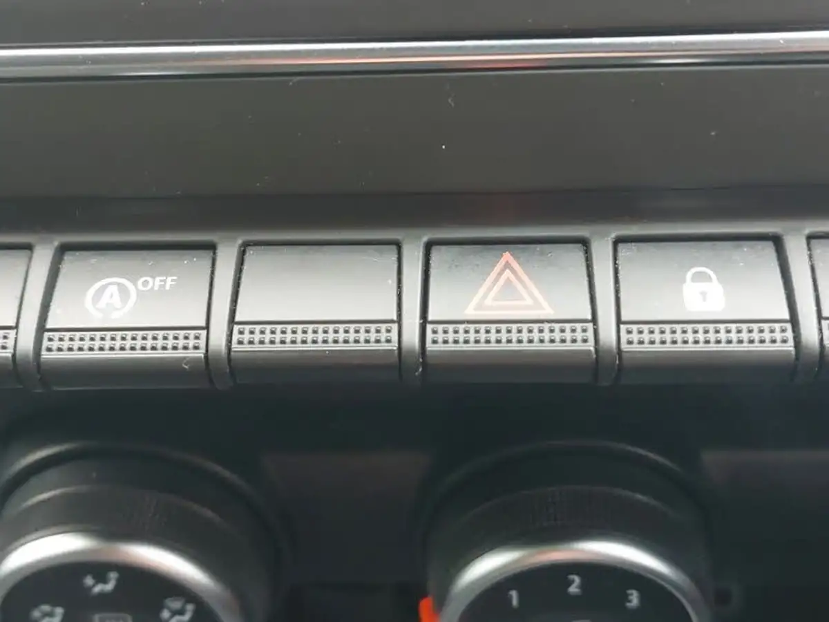 2020-renault-clio-10-sce-iconic-75bhp-big-16