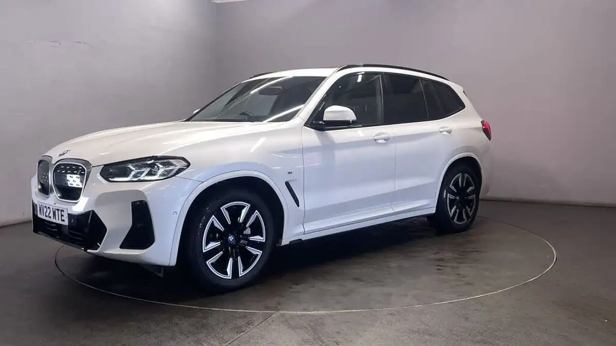 2022-bmw-ix3-e-m-sport-big-3