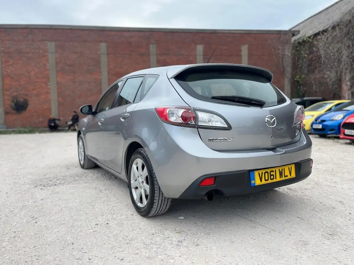 2011-mazda-mazda3-16td-ts2-nav-big-9