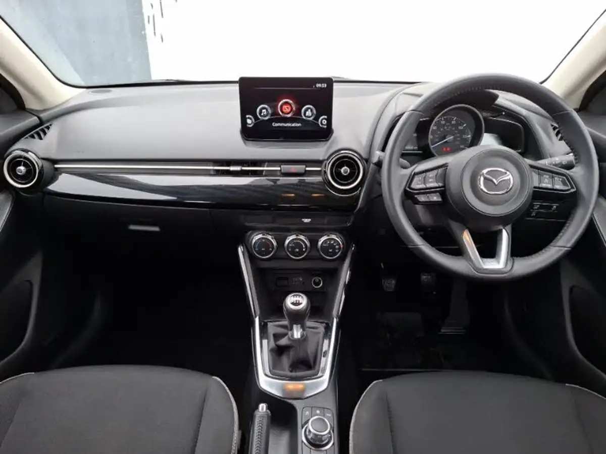2024-mazda-mazda2-15-skyactiv-g-centre-line-big-2