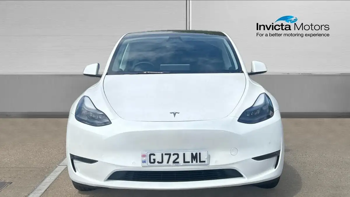 2022-tesla-model-y-e-long-range-big-7