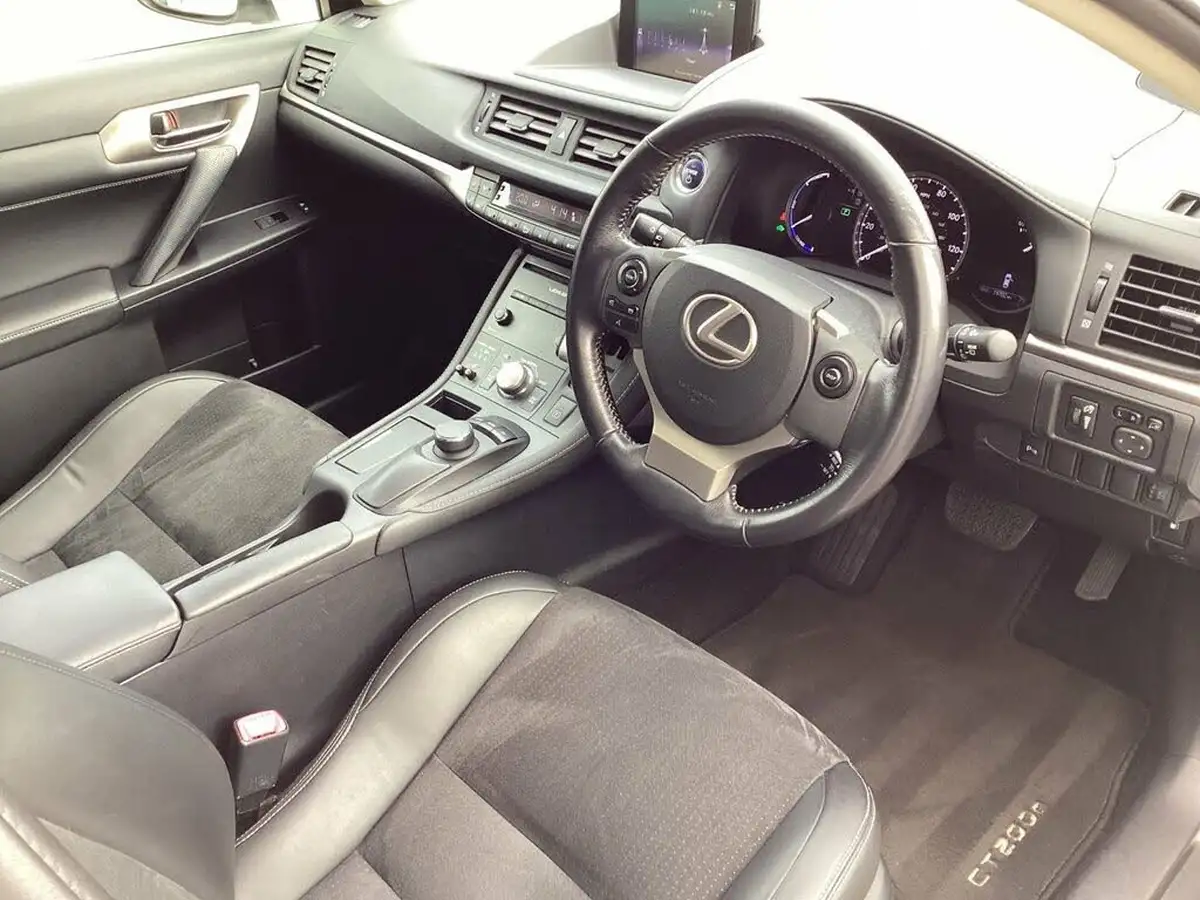 2015-lexus-ct-200h-18-advance-plus-big-12