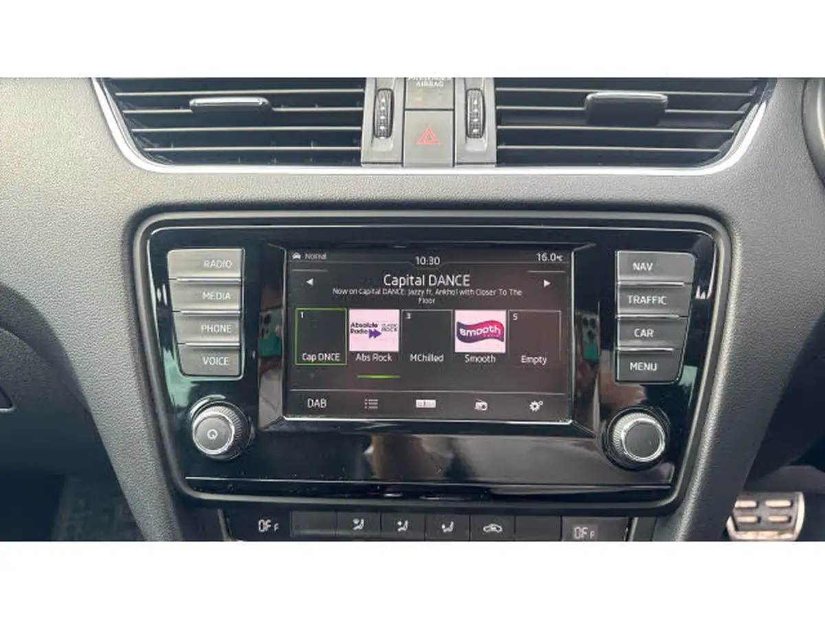 2016-skoda-octavia-20tdi-vrs-hatchback-dsg-big-11