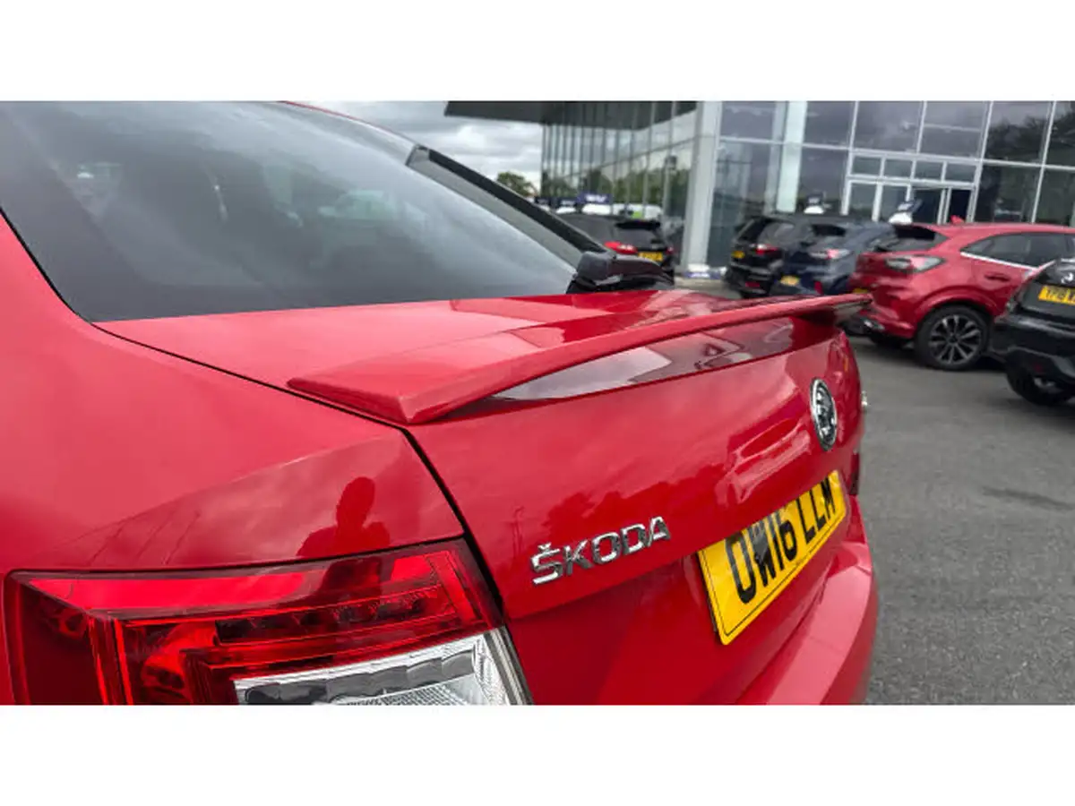 2016-skoda-octavia-20tdi-vrs-hatchback-dsg-big-35