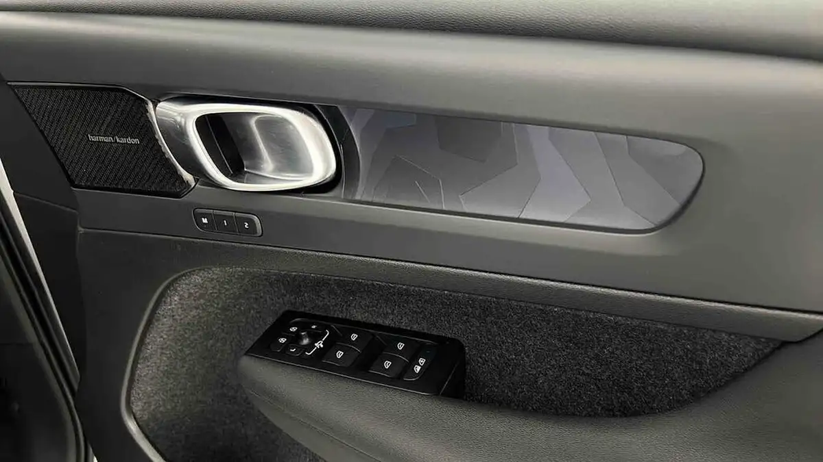 2022-volvo-c40-e-twin-recharge-pro-big-30