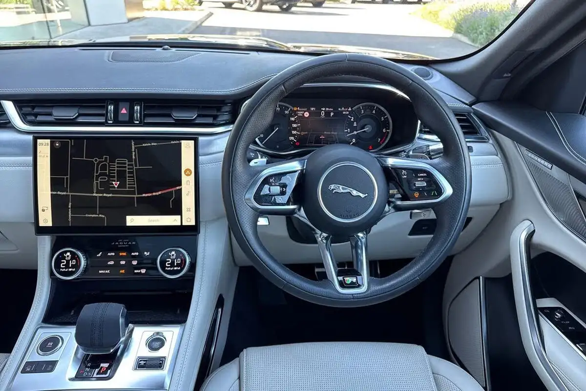 2022-jaguar-f-pace-20-p250-r-dynamic-se-big-31