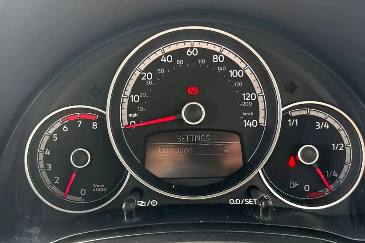 2018-volkswagen-up-10-gti-5d-big-60