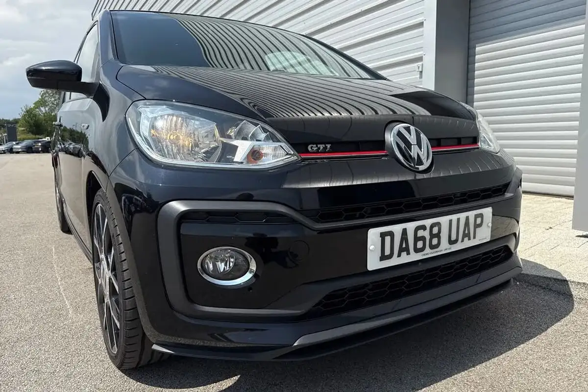 2018-volkswagen-up-10-gti-5d-big-8