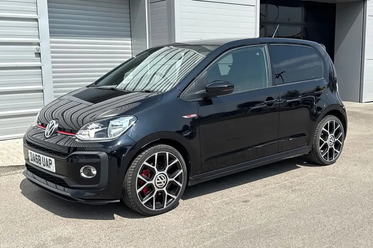 2018-volkswagen-up-10-gti-5d-big-32