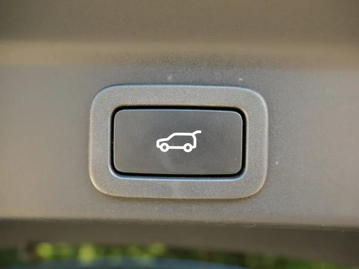 2022-jaguar-f-pace-20-p400e-r-dynamic-hse-big-39