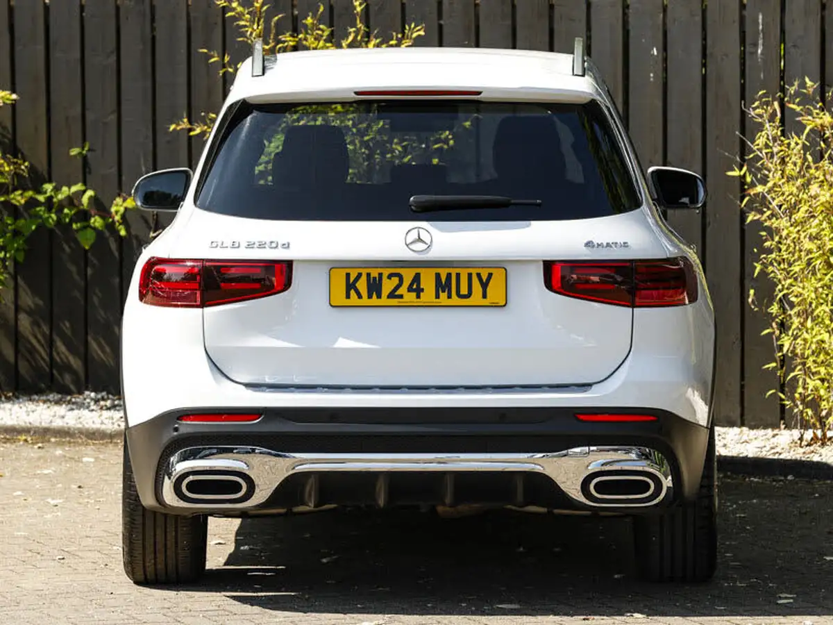 2024-mercedes-benz-glb-class-20d-glb220d-amg-line-executive-big-19