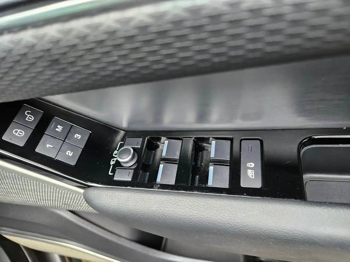 2018-land-rover-range-rover-velar-20-d240-se-ss-big-38
