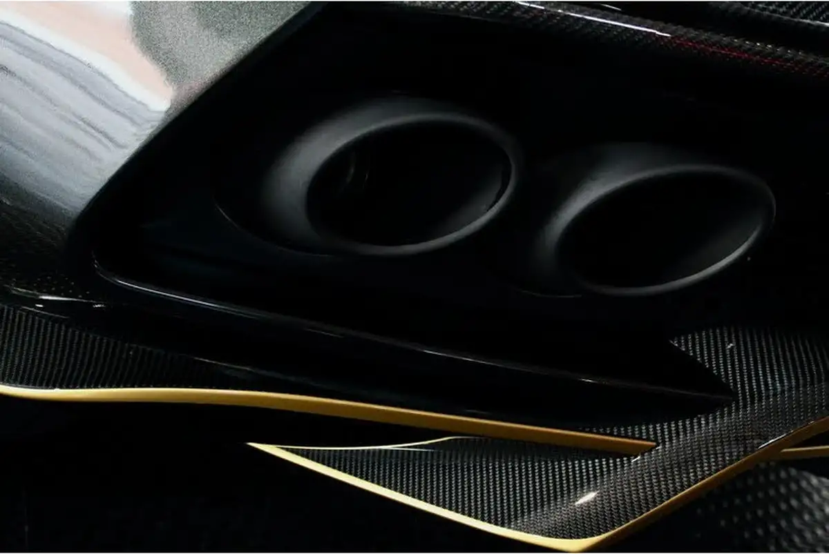 2023-aston-martin-dbs-big-60