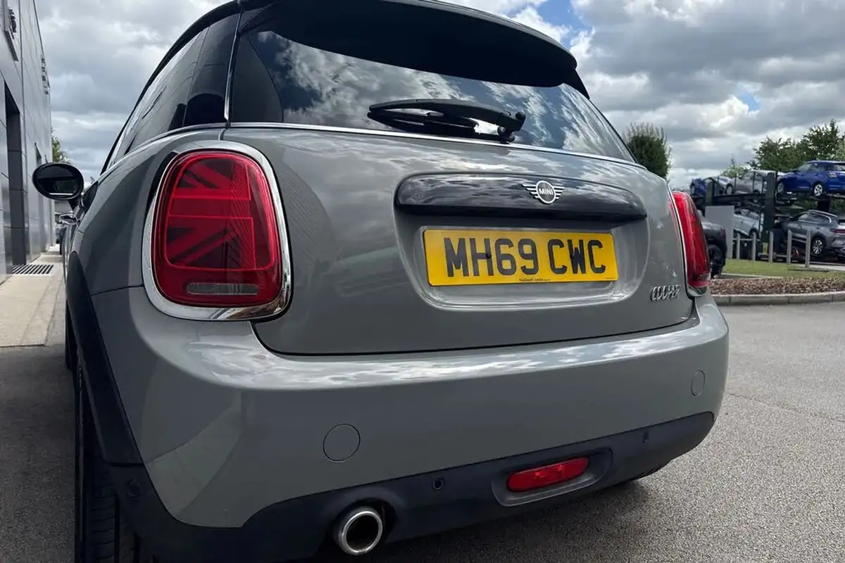 2020-mini-cooper-15-cooper-classic-hatchback-3d-auto-big-7