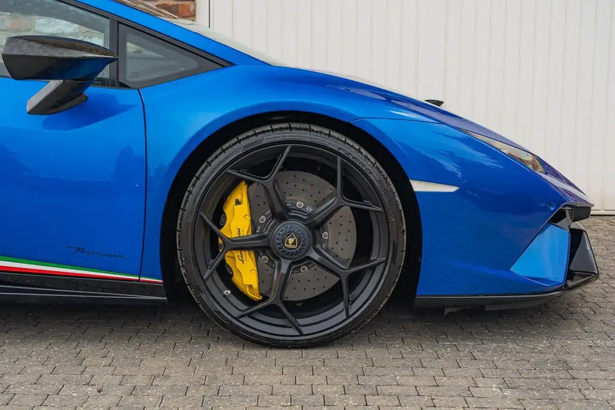 2018-lamborghini-huracan-52-performante-coupe-big-28
