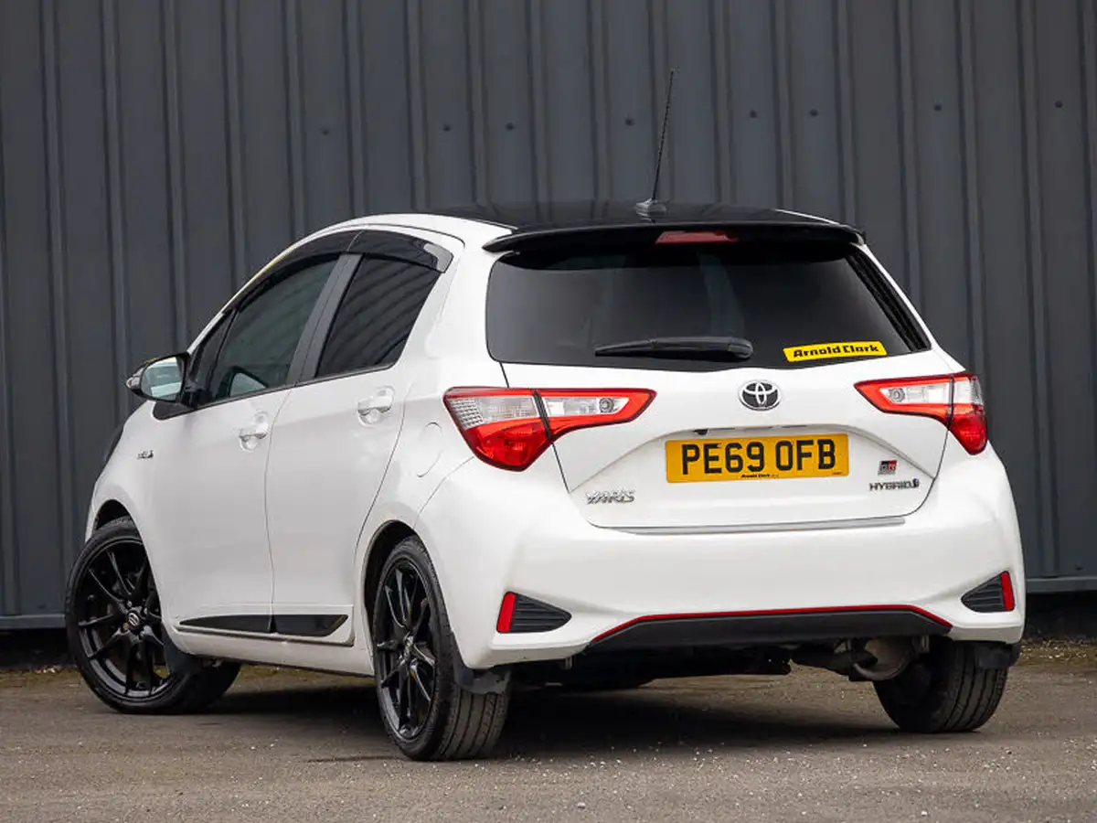 2019-toyota-yaris-15-vvt-i-gr-sport-big-1