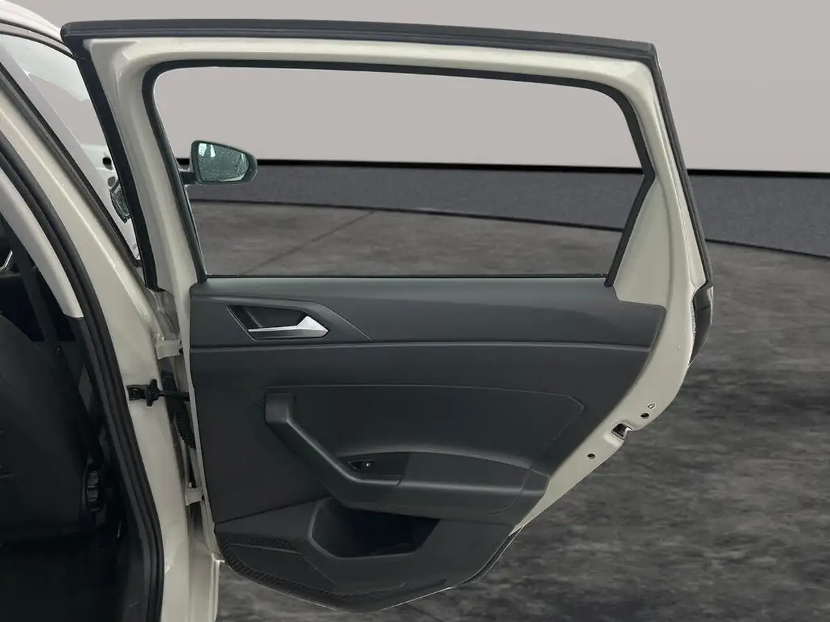 2023-volkswagen-polo-10-life-big-2