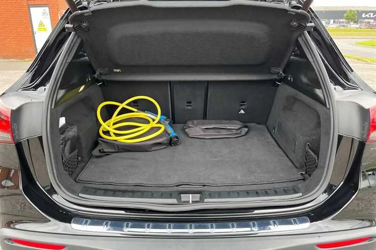 2021-mercedes-benz-eqa-e-eqa-250-amg-line-big-24