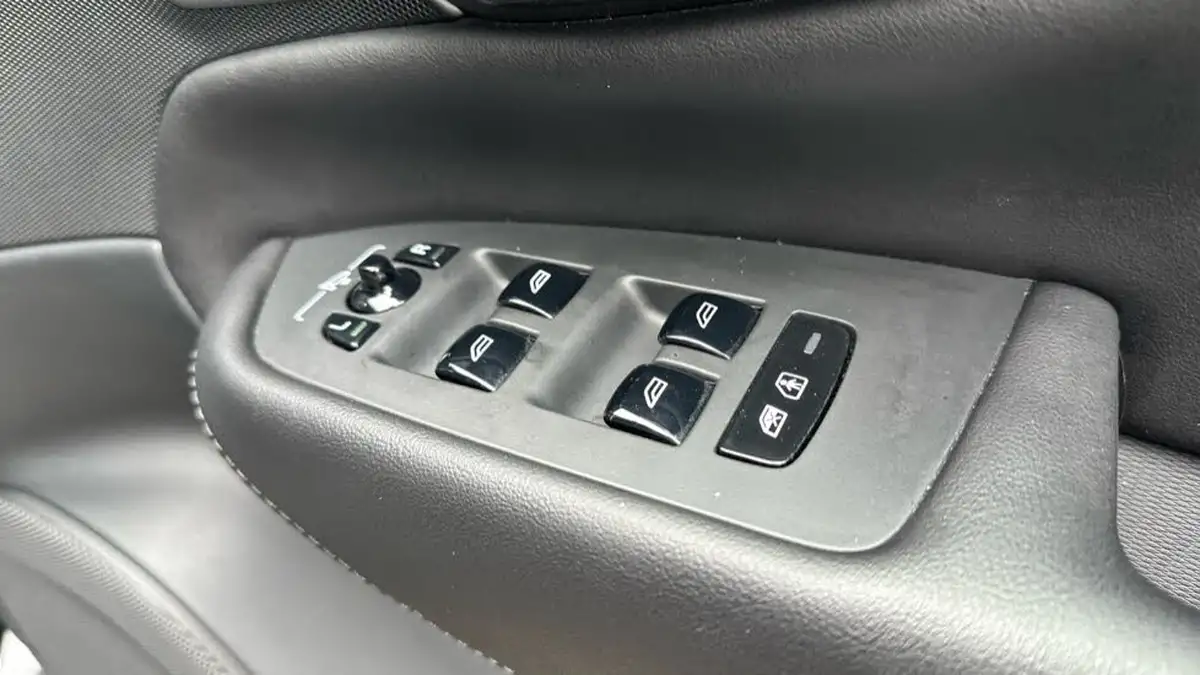 2023-volvo-xc90-20-b5-core-big-22