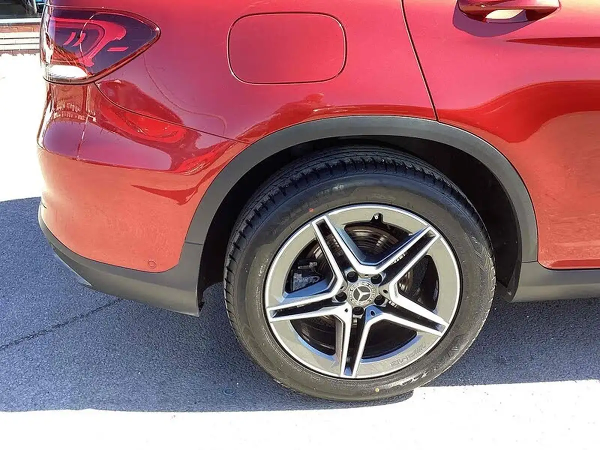 2021-mercedes-benz-glc-class-20d-glc220d-amg-line-station-wagon-5d-1950cc-4matic-plus-big-25