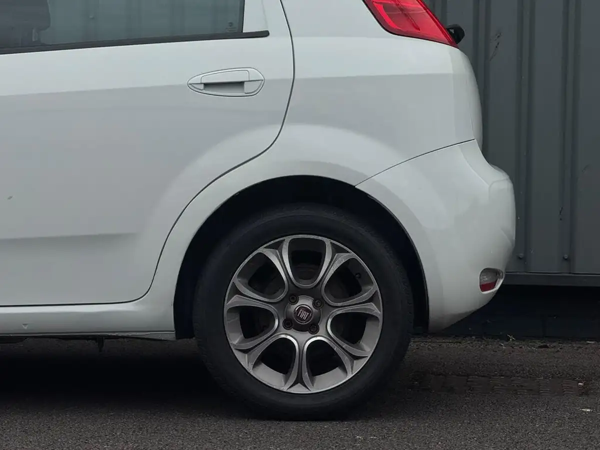 2016-fiat-punto-14-easy-5d-big-7