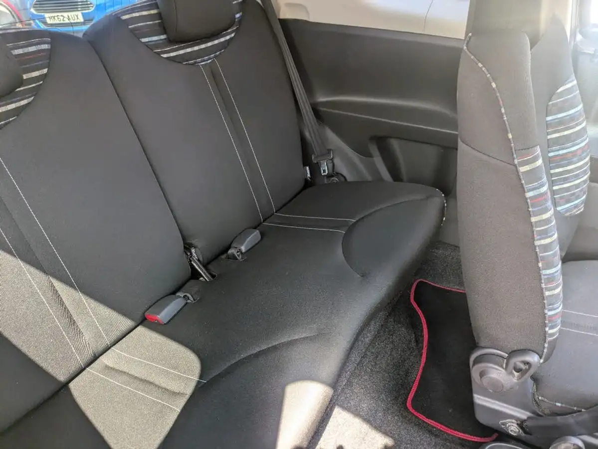 2013-citroen-c1-10-connexion-5d-big-10