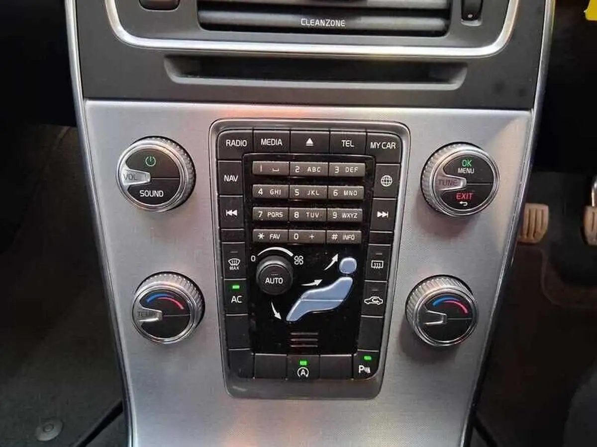 2018-volvo-s60-20-t4-se-big-19