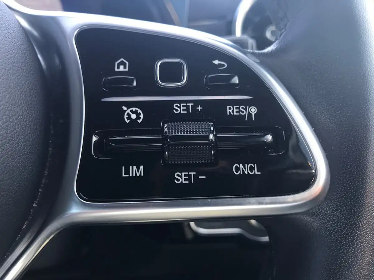 2020-mercedes-benz-a-class-13-a180-se-7g-dct-big-21